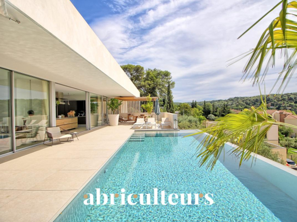 EXCEPTIONAL CONTEMPORARY PROPERTY — AIX-EN-PROVENCE