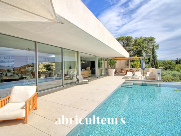 BIEN D’EXCEPTION | Aix-en-Provence : Villa Contemporaine d’Architecte avec Vue Panoramique