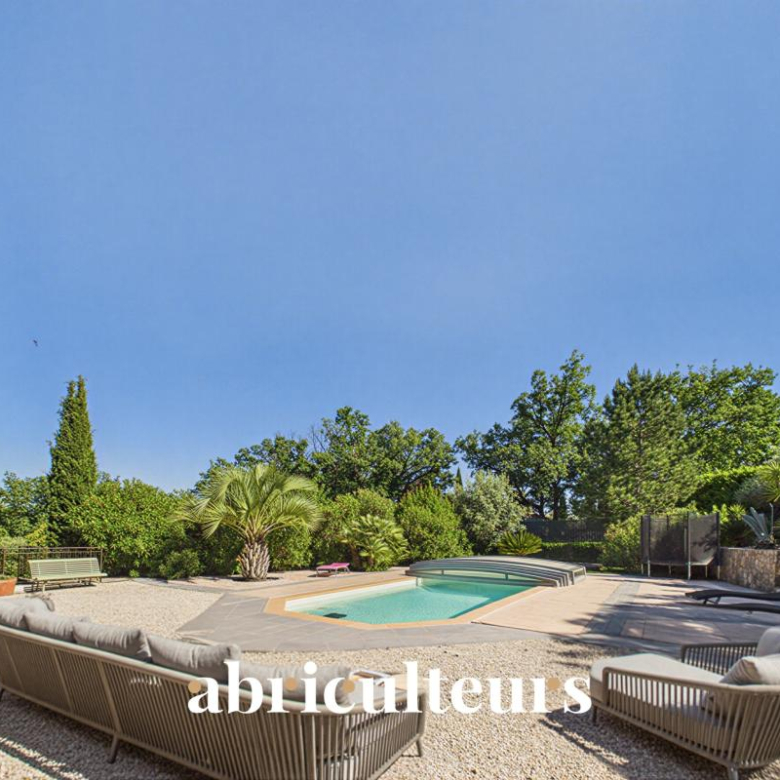 Maison familiale de 170 m² à fort potentiel – Aix en Provence (Pont des trois Sautets)