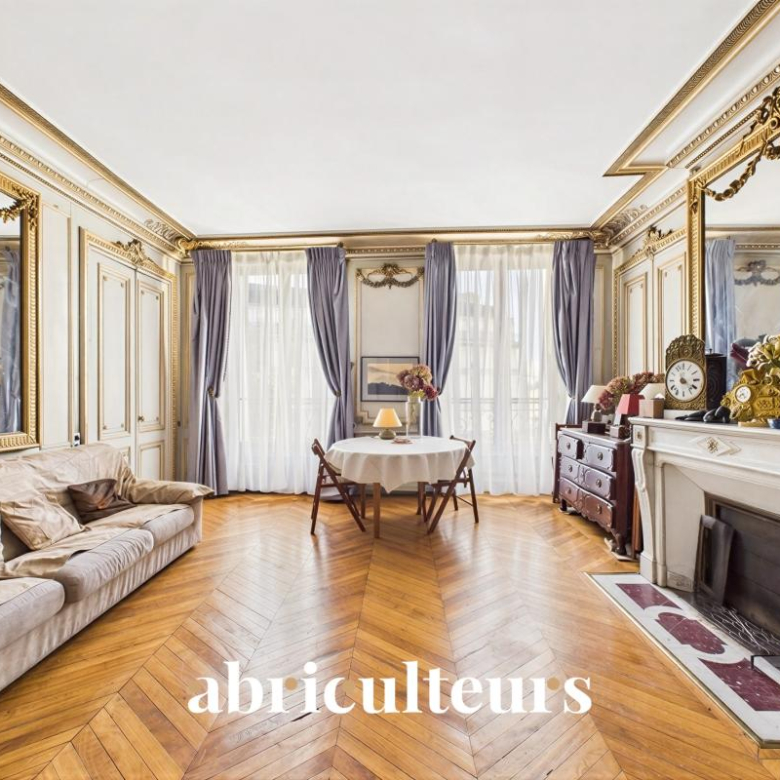 Top-floor apartment – ​​187 m² of floor space – 6 rooms – Charenton-le-Pont