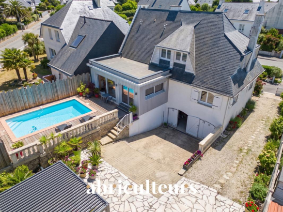 Maison familiale de 141 m² avec jardin, piscine – 6 pièces – Le Croisic