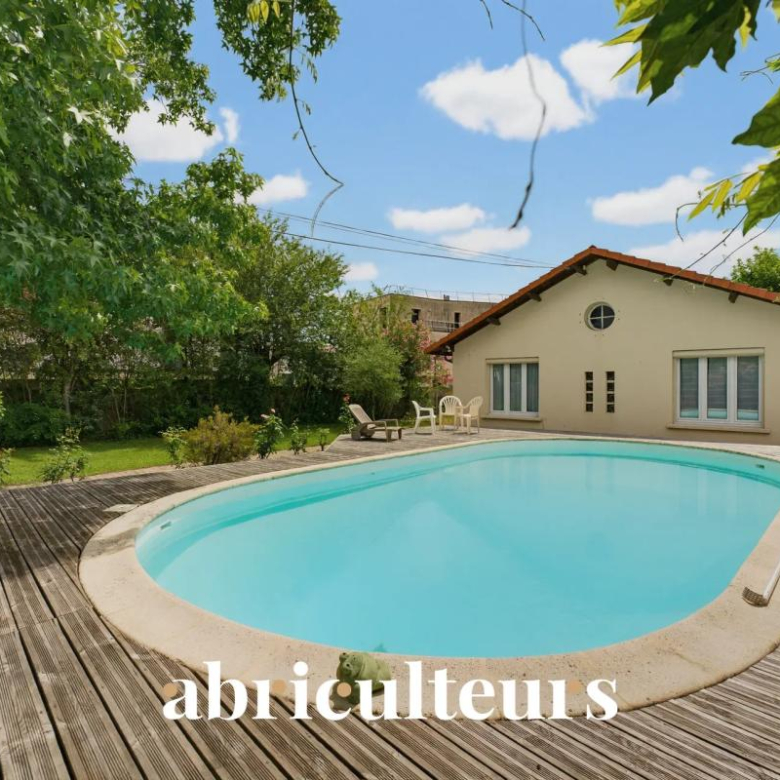 Maison à rénover – 250 m² – 8 pièces, Grand potentiel et permis validé, proche Parc Bordelais