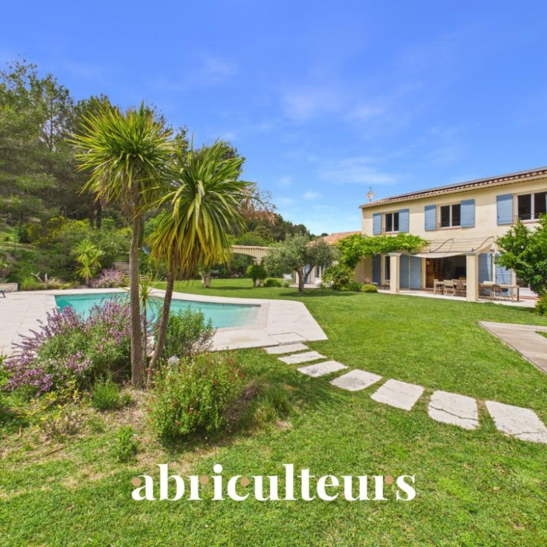 Mas d’exception en pierre – 300 m² – Saint-Raphaël
