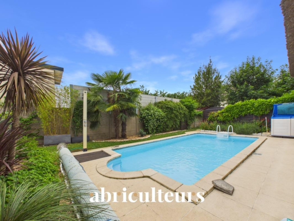 Superbe Propriété Familiale de charme de 310 m² avec piscine et magnifique jardin arboré – Yerres (91)