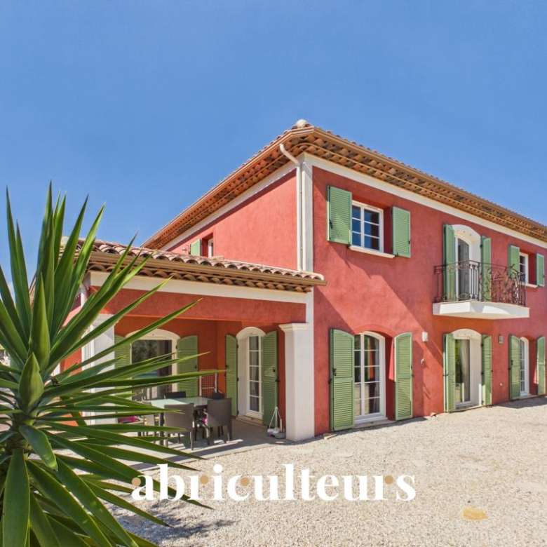Maison familliale – 6 chambres – 178m2 – Vaste séjour – Jardin arboré  – Garage – Au coeur de Zola