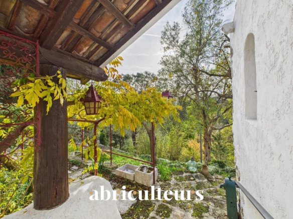 Cantaron – Propriété d’artistes au cœur de 1,4 ha de verdure