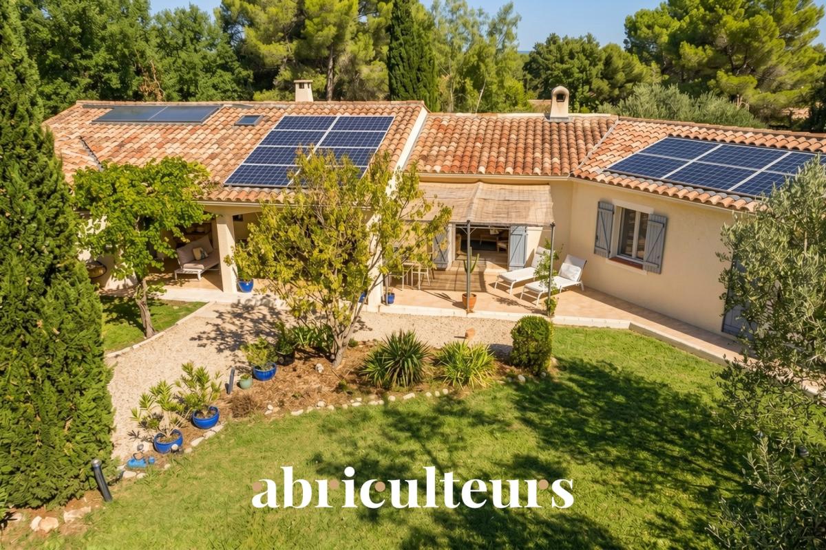 Parc régional du Haut Verdon – Aups – Propriété de 260 m² avec deux gîtes indépendants labellisés 4 étoiles, piscine et jardin paysager