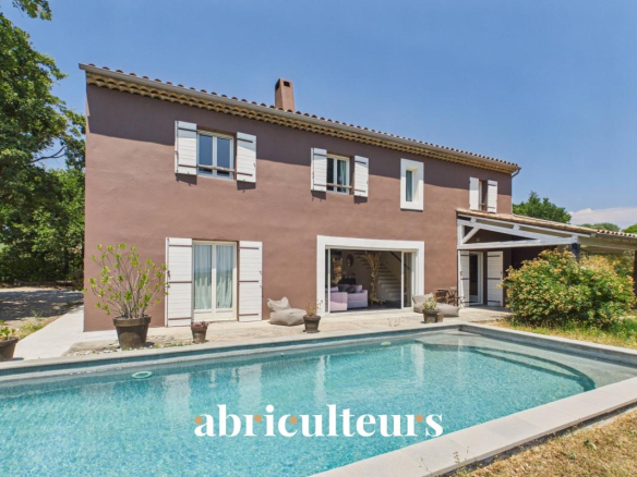 Spacieuse villa de 200 m² avec piscine, dépendance et vue dégagée – Callian
