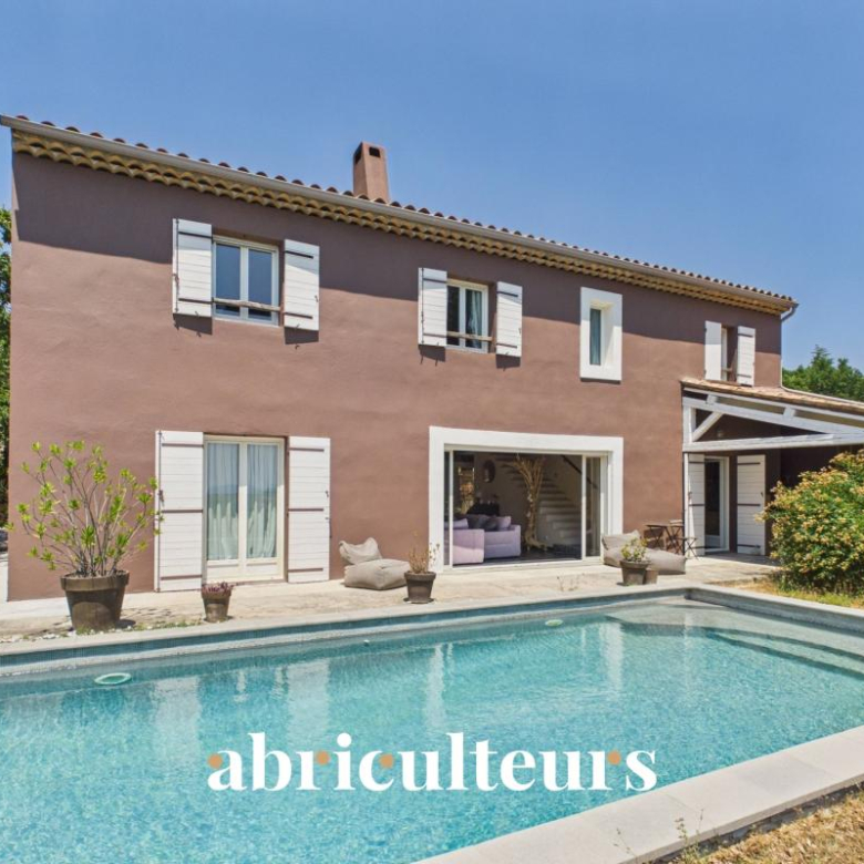 Maison d’architecte de 8 pièces à vendre proche Aix-en-Provence