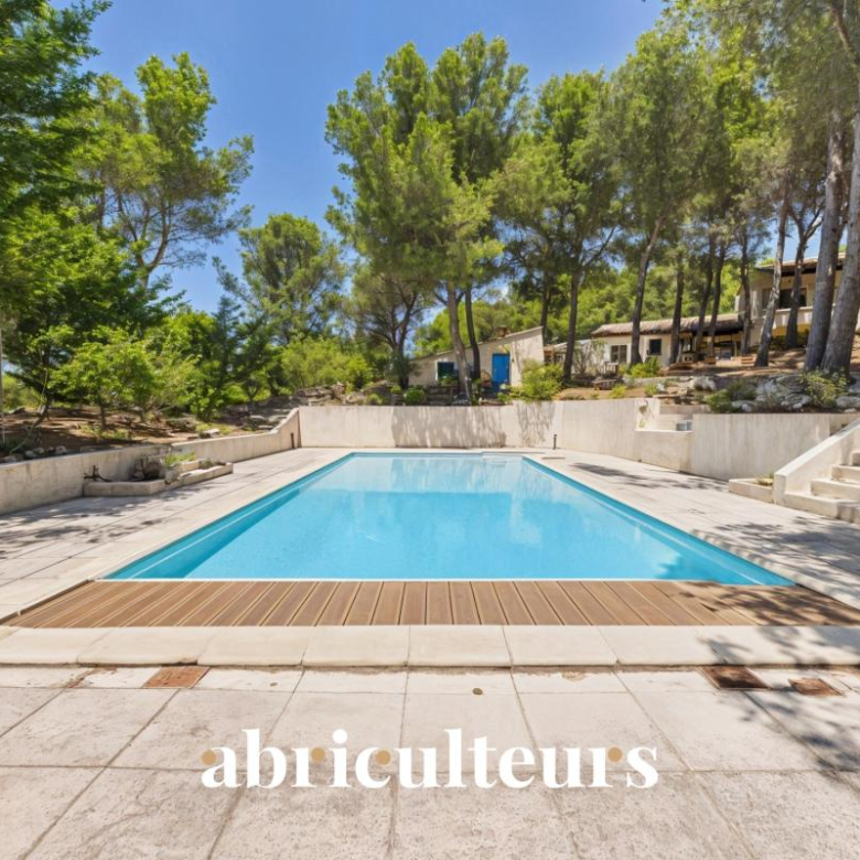 Maison familiale de 141 m² avec jardin, piscine – 6 pièces – Le Croisic