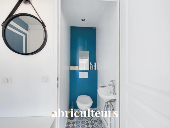Bathroom with toilet in an apartment in Paris 16th arrondissement.