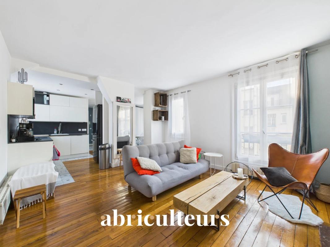 Apartment for sale in Paris 16th arrondissement 68 m² apartment with a bright living room and modern decor in Paris 16th arrondissement.