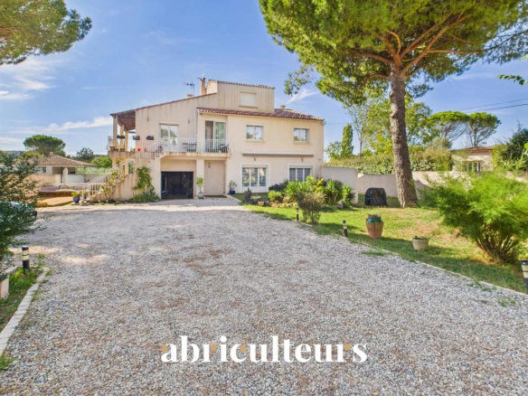 Luxury real estate photo | Charming Properties