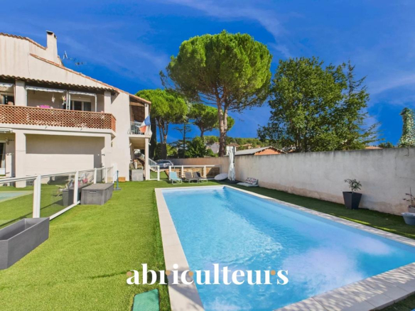Family home with swimming pool and garden in Bouc-Bel-Air, exterior view