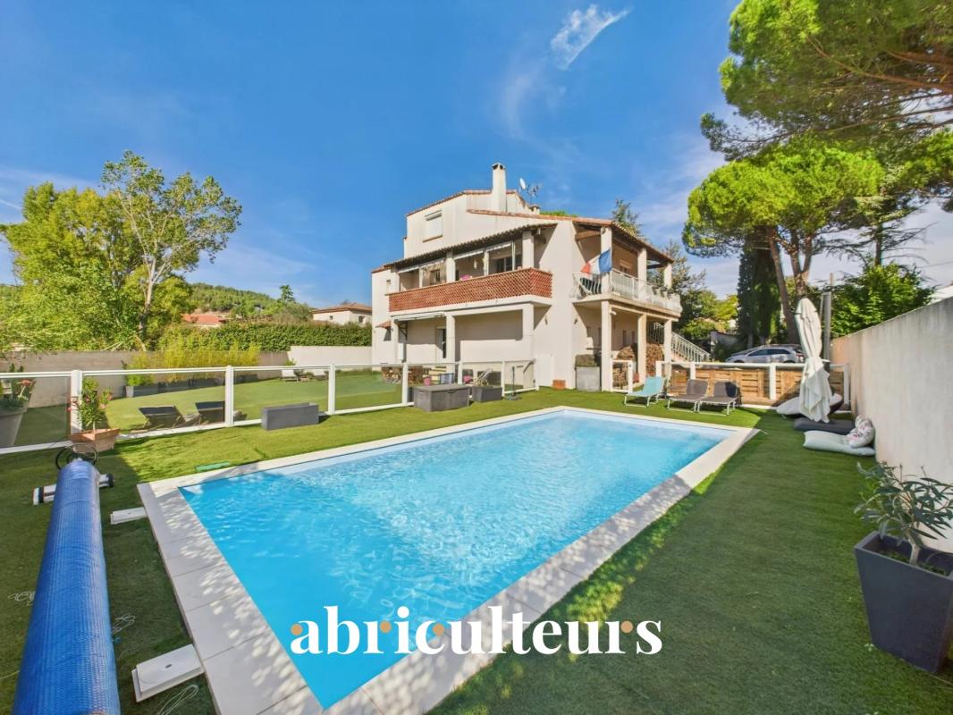 Family home with swimming pool and garden in Bouc-Bel-Air, exterior view