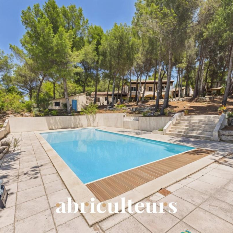 Luxury real estate photo | Charming Properties