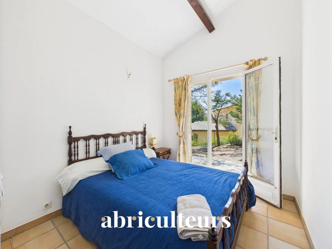 Room in an architect-designed house in Ventabren with access to the outside.