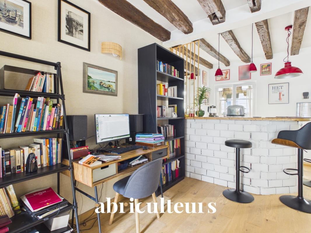 Interior of a one-bedroom apartment with a library and bar, Paris 11th arrondissement