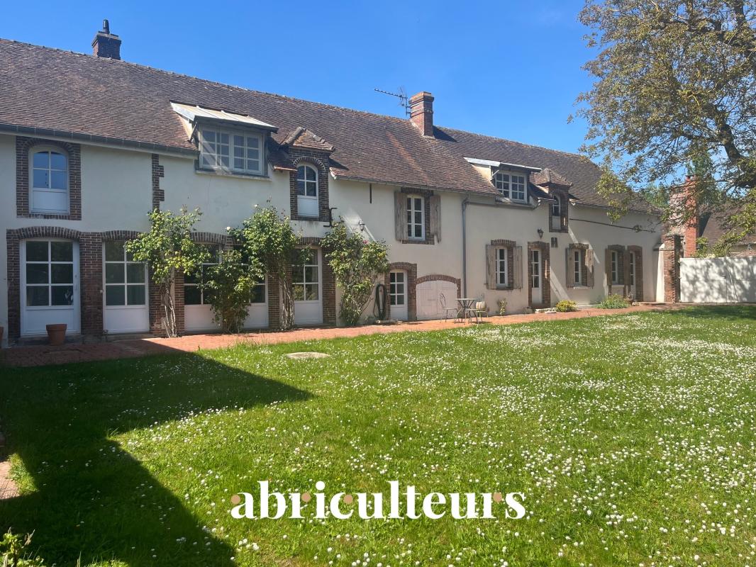 Prestigious house in Croisilles 19th century style house with garden in Croisilles, France.