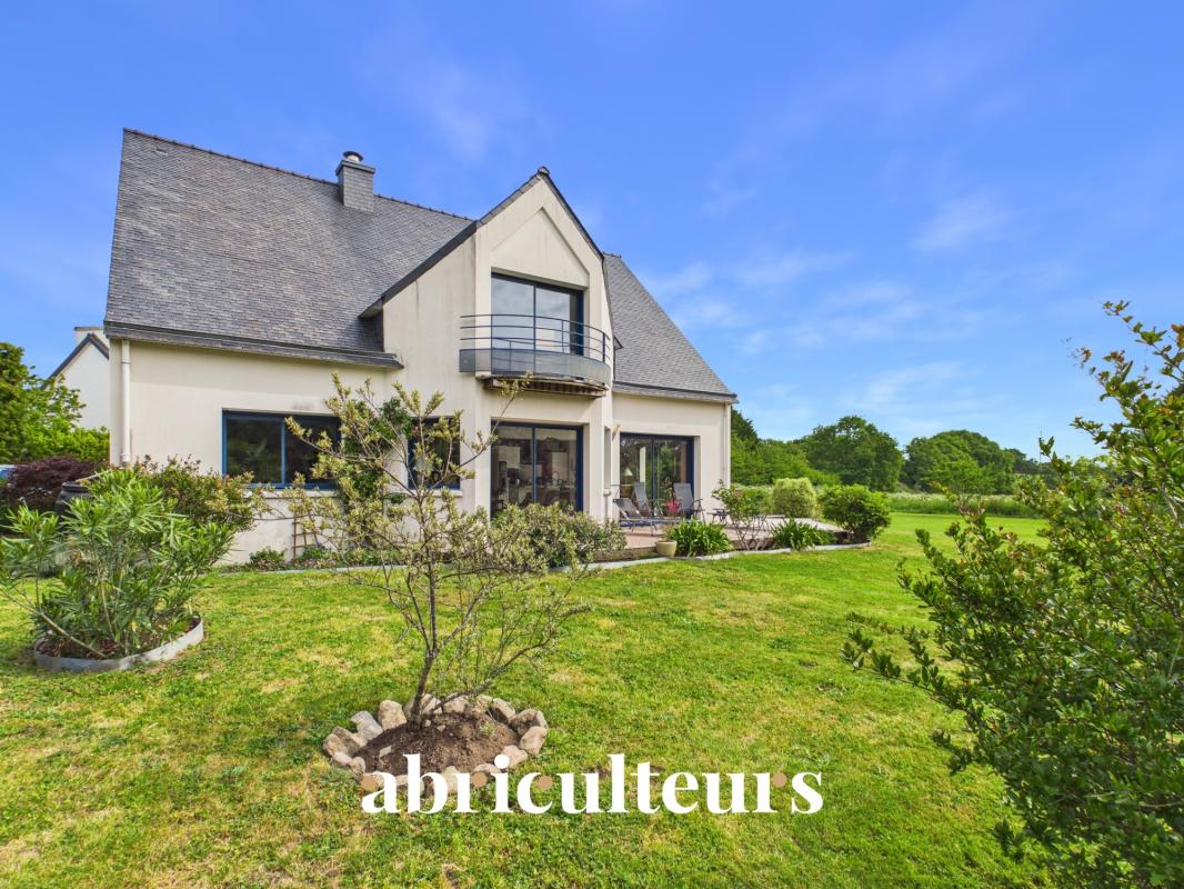 Maison familiale à Carnac Maison contemporaine avec jardin à Carnac, vue extérieure.