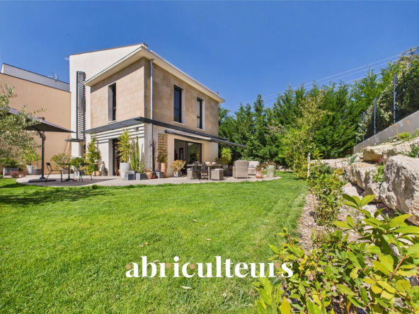 Maison contemporaine 111,6 m² avec garage et jardin paysagé à Aix-en-Provence