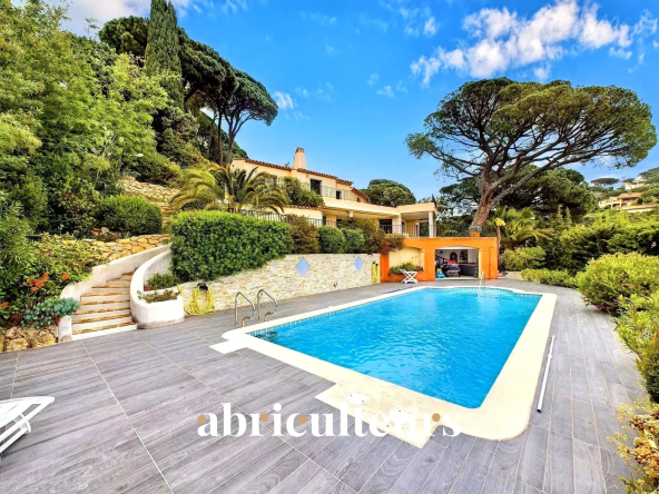 Villa de Prestige – Vue Panoramique sur le Golfe de Saint-Tropez à Sainte-Maxime