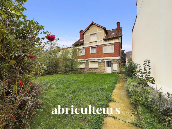 Grande Meulière à Rénover – 282 m² avec Fort Potentiel à Thiais
