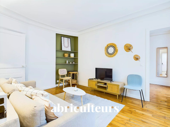 Superbe appartement 2 pièces rénové – Paris 9ᵉ