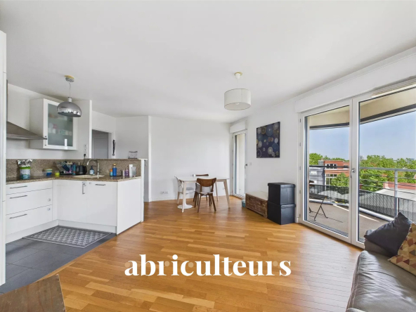Appartement 4 pièces lumineux et bien agencé – Fort d’Issy, Issy-les-Moulineaux