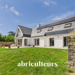 Vast family house in Sarzeau with sea view - an exceptional setting.