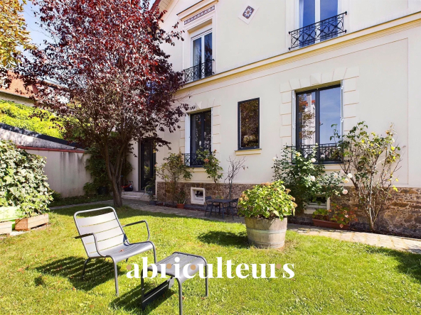 Maison familiale avec jardin verdoyant sans vis-à-vis – Centre de Courbevoie