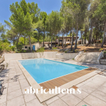 Maison d’architecte de 256 m² avec piscine et jardin arboré de 4 000 m²