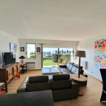Seafront apartment with garden! Rare!