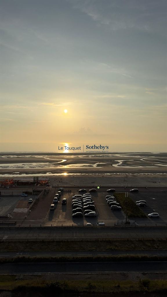 Appartement idéal pour le “tout à pied”, avec sa vue sur le renommé Hôtel “Westminster”.