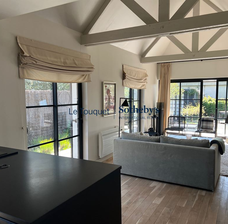 Maison d’environ 76 m² au sein d’une petite copropriété, dans le cadre privilégié du Triangle d’or.