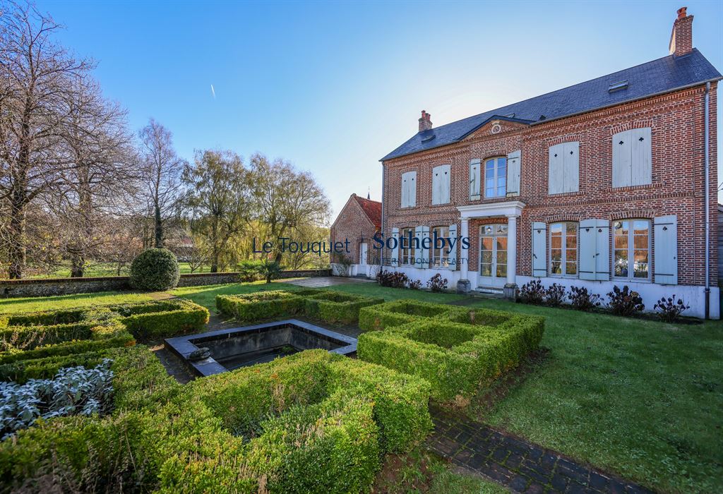 LE TOUQUET – Anglo-Norman townhouse, 1930s – 169 m² – City center