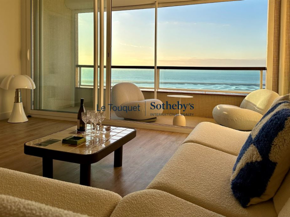 Superb 2-bedroom apartment on a high floor