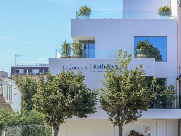 Exceptional architect-designed villa – City Center