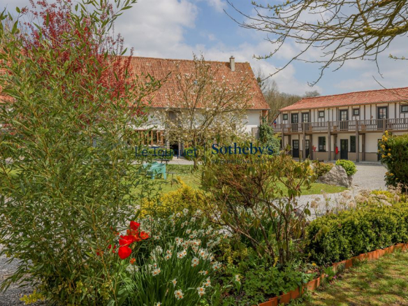 19th-century property complex on the outskirts of Montreuil