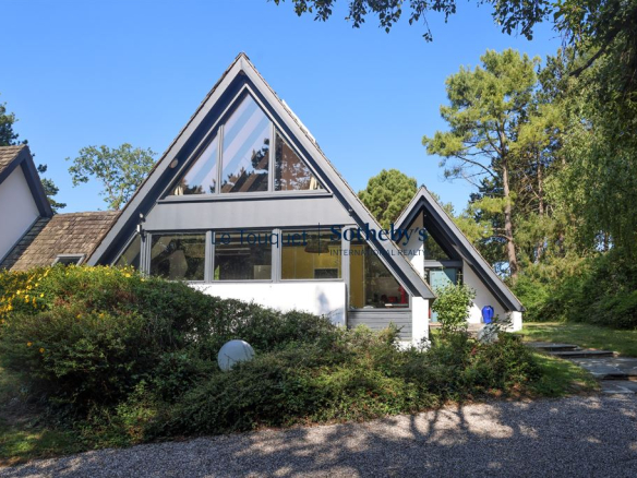 TOUQUET GOLF – ARCHITECT-DESIGNED VILLA IN A PRIME SETTING