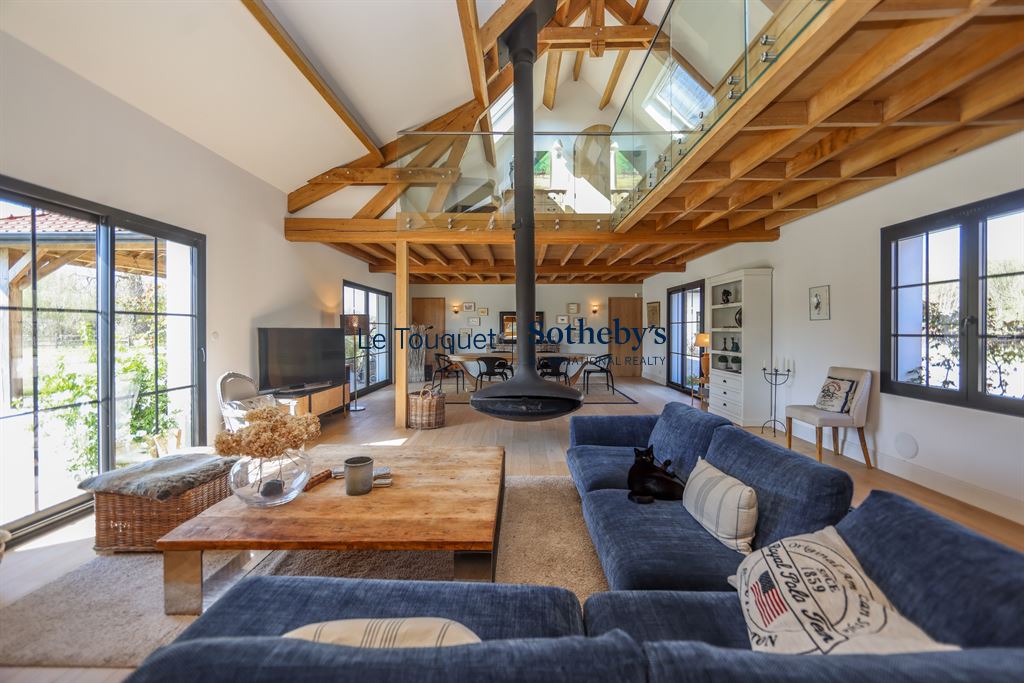 TOUQUET DUNES – VILLA D’ARCHITECTE DANS UN ENVIRONNEMENT PRIVILEGIE