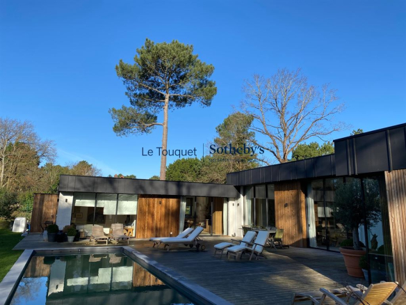 Contemporary villa near the golf course