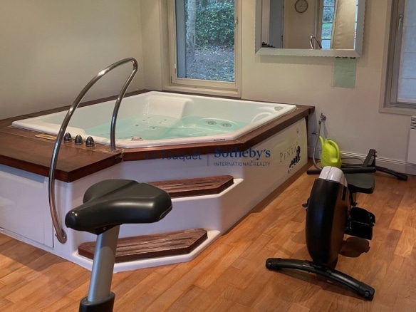 Villa with indoor pool and fitness area in Le Touquet-Paris-Plage.