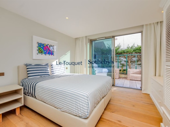 Room in a modern villa with a double bed and access to a terrace.