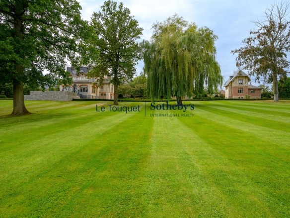 Luxury real estate photo | Charming Properties