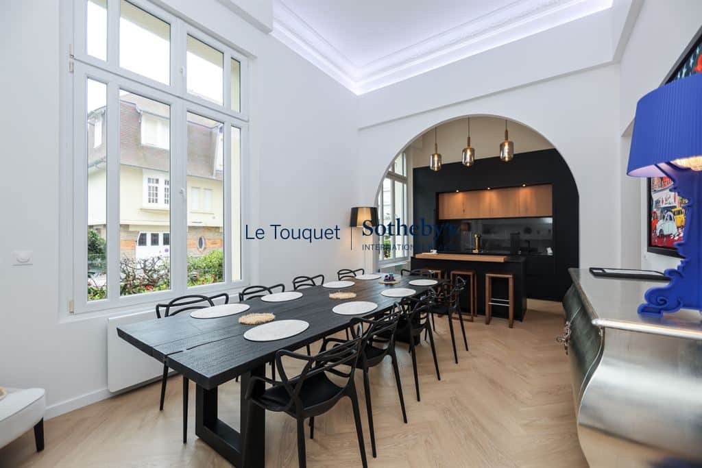 Interior of a modern duplex with dining room and open kitchen, renovated in 2023 in Le Touquet.