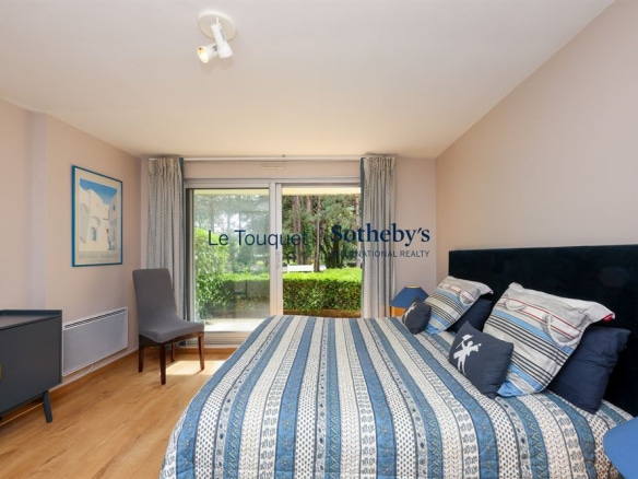Room in a 77 m² apartment with access to a terrace, Le Touquet-Paris-Plage.