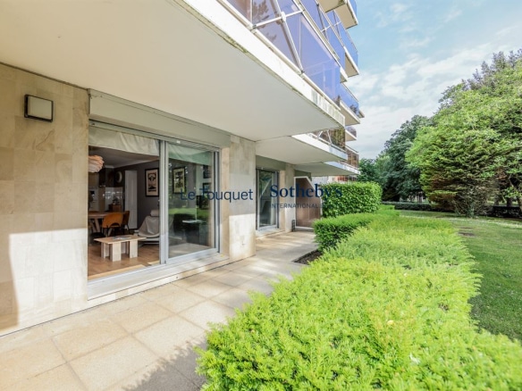 Ground floor apartment in Le Touquet-Paris-Plage with terrace and garden.