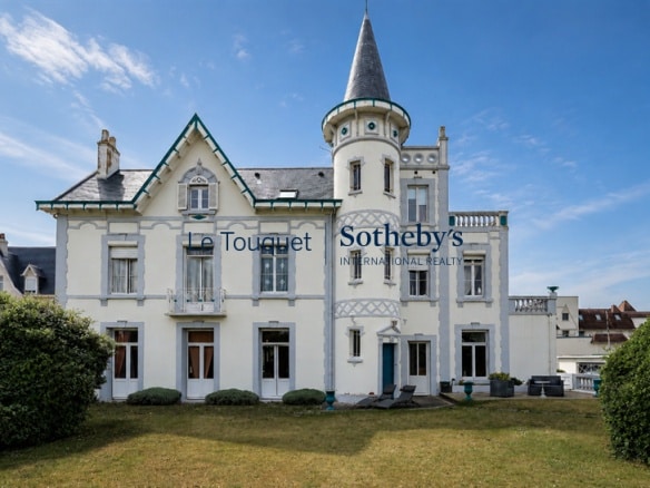 Luxury real estate photo | Charming Properties