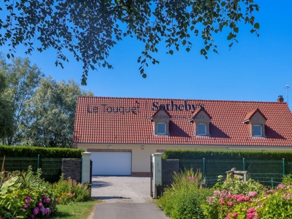 Luxury real estate photo | Charming Properties